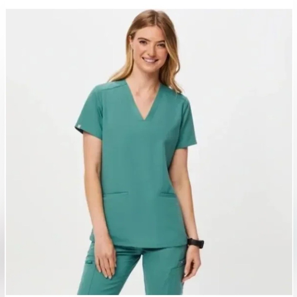 FIGS Casma‎ Three Pocket Scrub Top XS Cactus Green V-Neck New Sealed FW1100